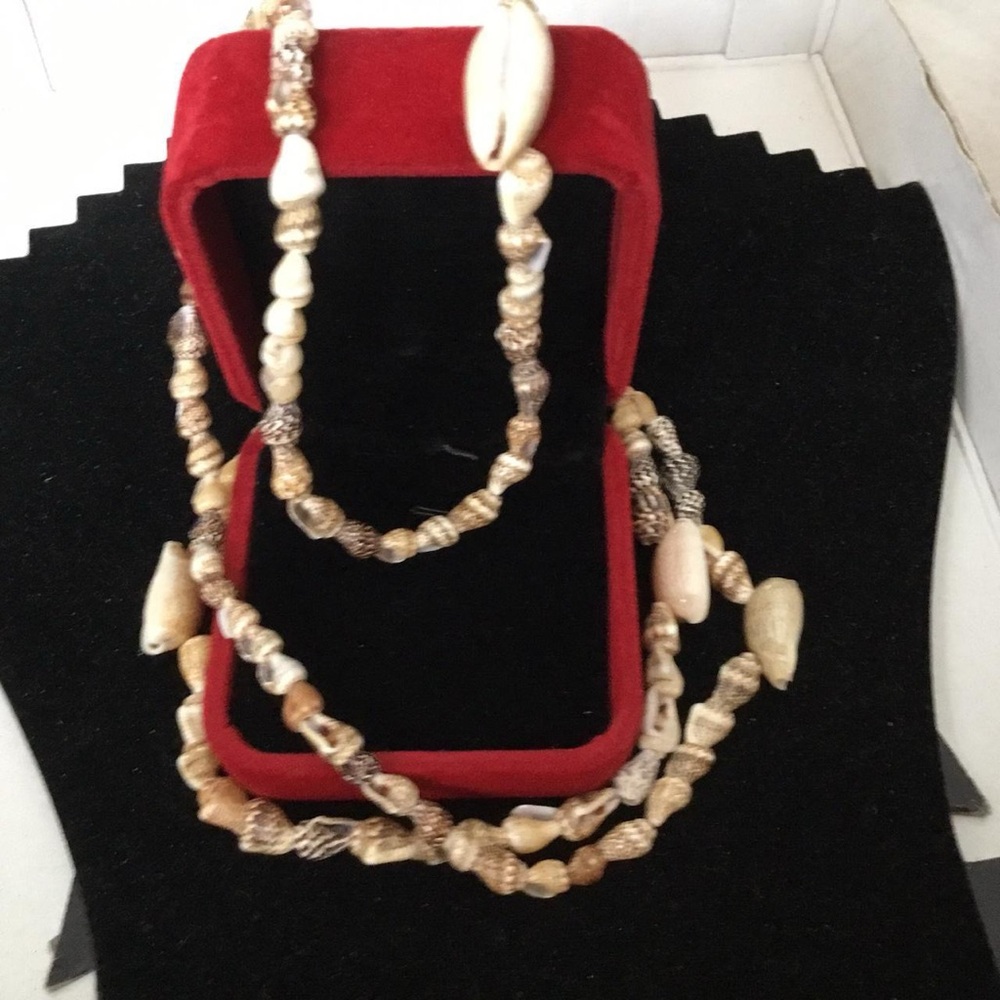 Hand Made Shell Necklace - Picture 6 of 8
